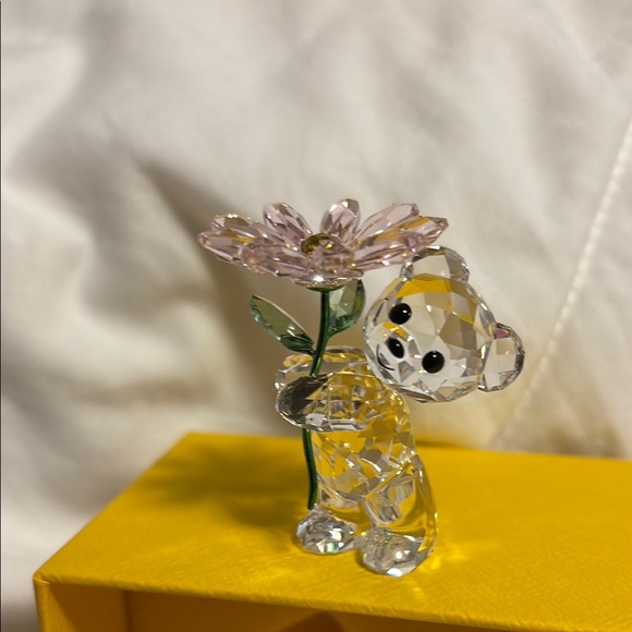 Swarovski Crystal Bear with Flower - Picture 4 of 4